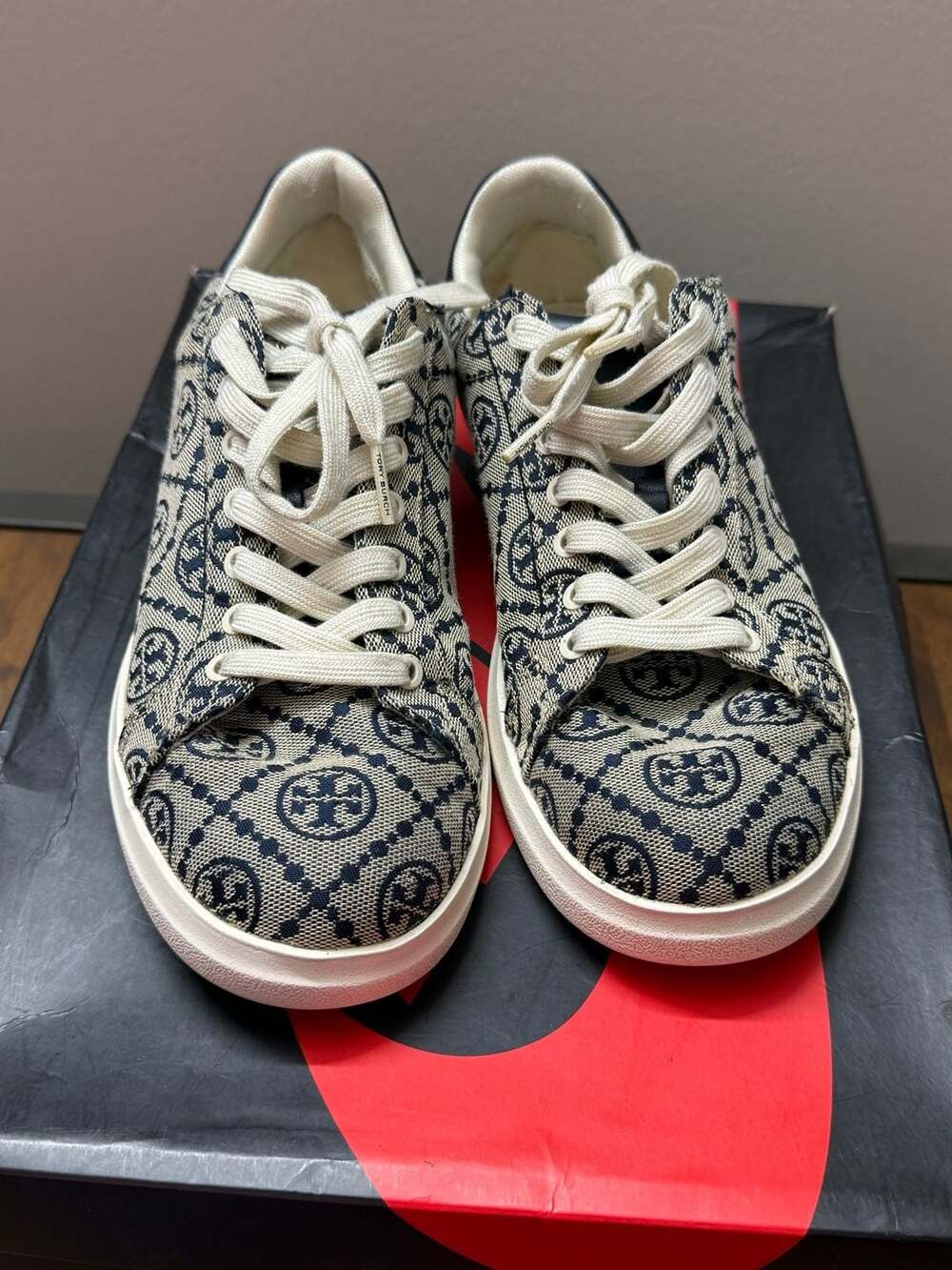 8W Tory Burch Howell T Monogram Jacquard Sneakers - Picture 4 of 6